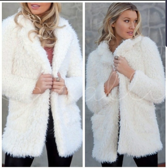 Kala Vella Jackets & Blazers - ✨HP✨ SOFT CREAM FAUX FUR COAT